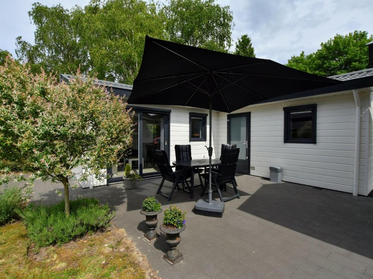 Spacious Chalet In Wolfheze With Garden Eksteriør billede